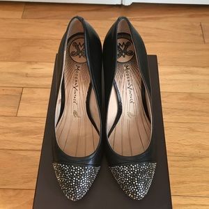 Modern Vintage Leather Pump w/silver gold detail